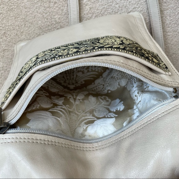 HASbags🇺🇸Reversible Leather/Fabric Flip Crossbody Bag - Picture 6 of 7